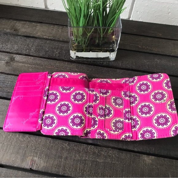 Vera Bradley Very Berry Paisley Euro Wallet Pink Floral Small - Picture 7 of 9